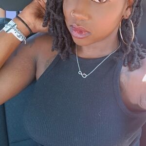 Meet your Posher, Anni Okay!